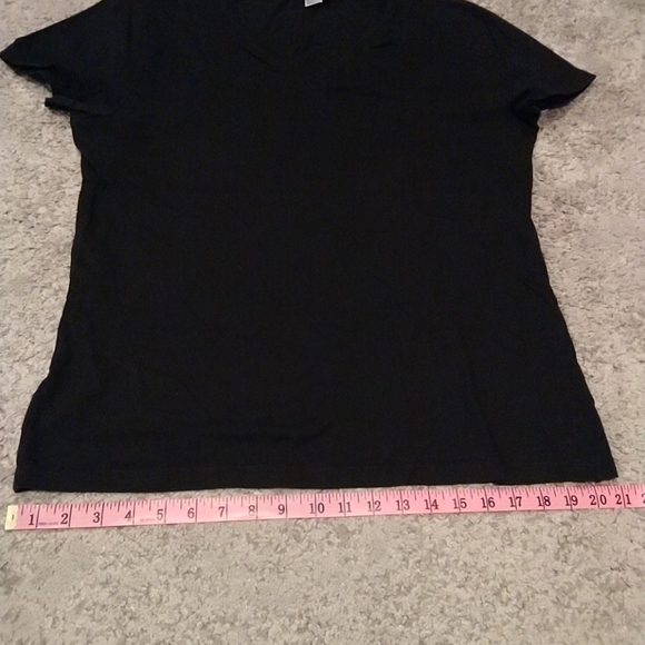 NWOT Black V-neck - Picture 5 of 5